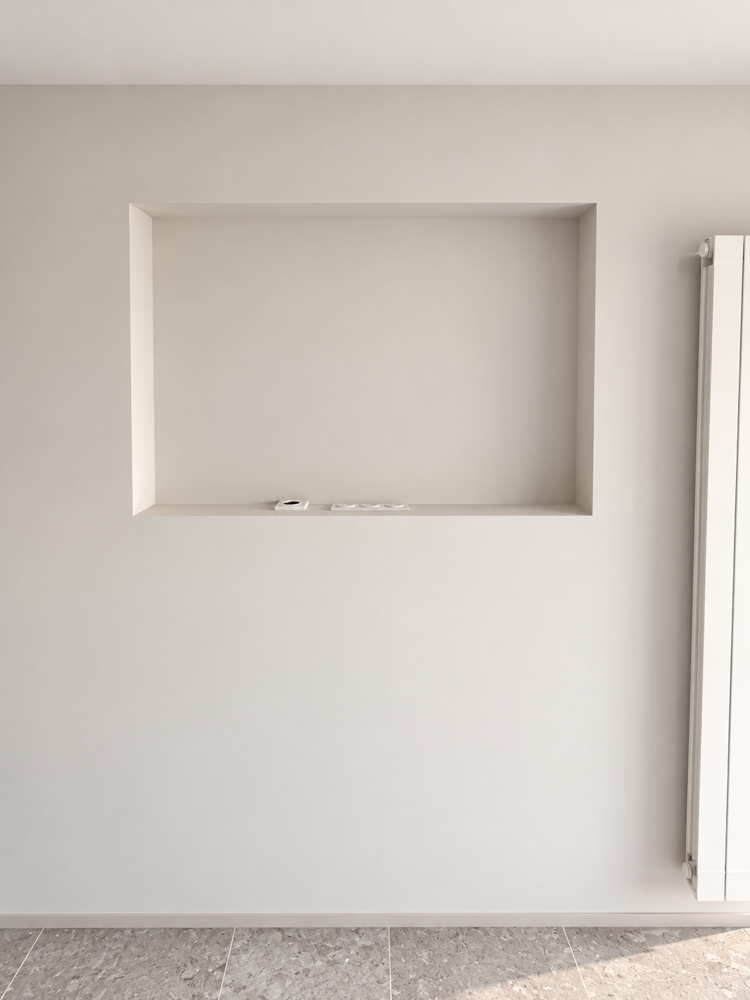 Grande niche horizontale dans un mur clair, avec un radiateur blanc sur la droite.